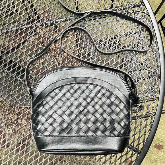 Nice Weaved Vegan Leather Adjustable Strap Crossbody/Shoulder Bag! - Picture 12 of 14